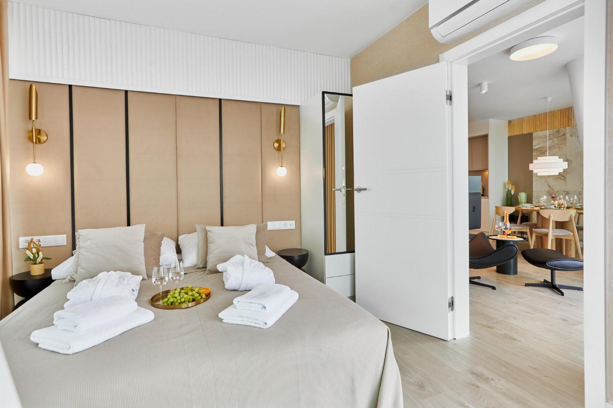 Wave Beachfront Family Apartment Miedzyzdroje Exterior foto